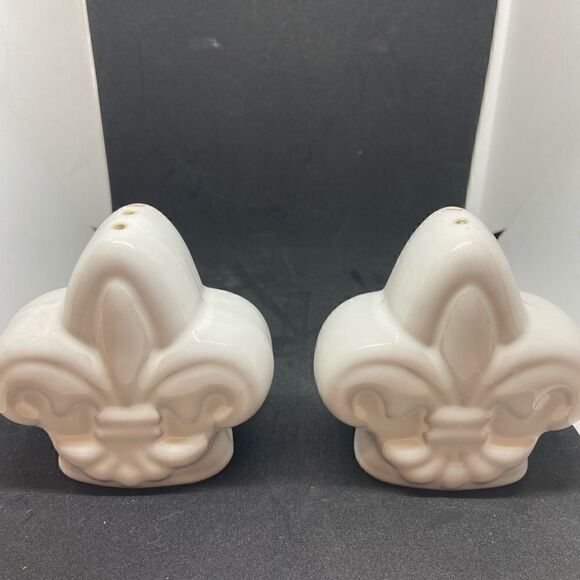 COUNTRY CREST-CREAM Salt & Pepper shakers 🧂 - Picture 1 of 9